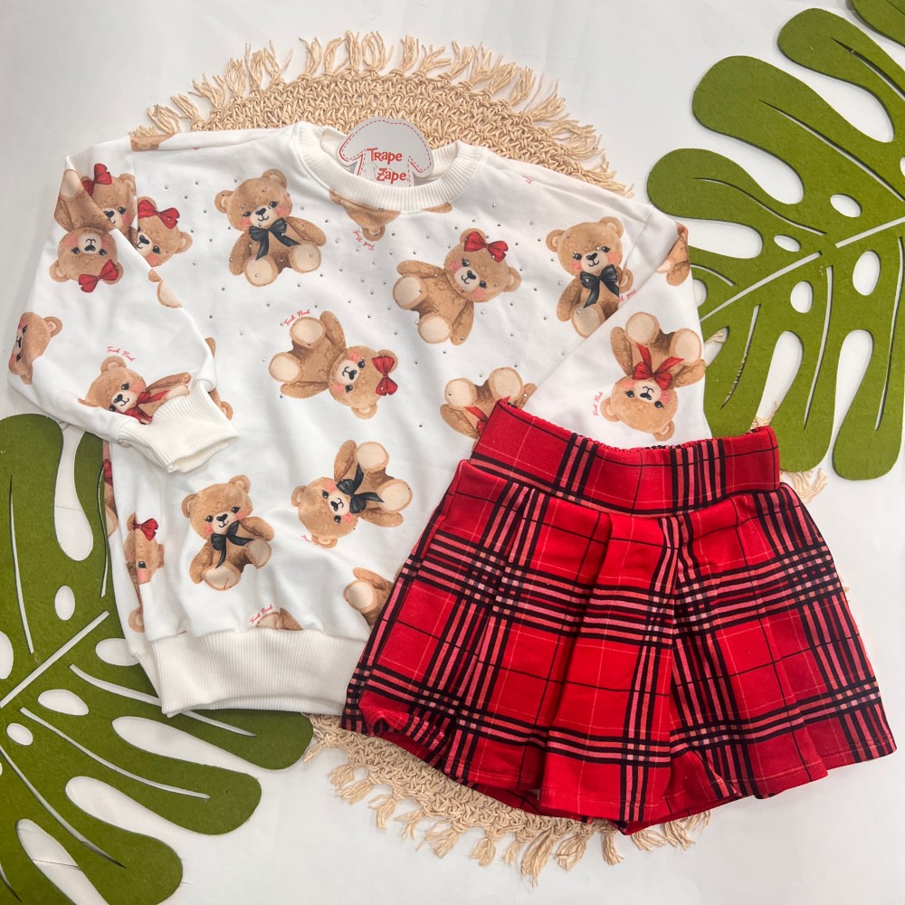 Inverno 2025 - Conj. Blusão Ursas e Short Saia Xadrez - Off White e Vermelho