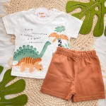 Verão 24/25 - Conj. Blusa Dinos na Floresta e Short em Moletinho - Off White e Ferrugem