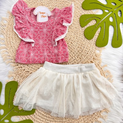 Verão 24/25 - Conj. Blusa com Flores em Linho e Short/Saia com Tule - Vermelho e Off White