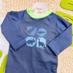 Linha Praia - Blusa Manga Longa Dinos e Sunga Listrada com Proteção UV50+ - Marinho