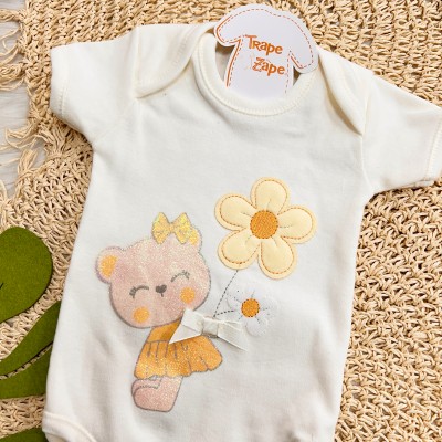  CONJ. DE MALHA 3 PEÇAS - Ursinha de Laço com Florzinhas - Off White e Amarelo