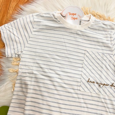  Verão 24/25 - Conj. Camiseta Listrada Have A Super Day e Bermuda em Sarja - Off White com Azul e Marrom