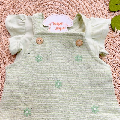 Conj. Blusa Lisa e Jardineira de Florzinhas - Verde