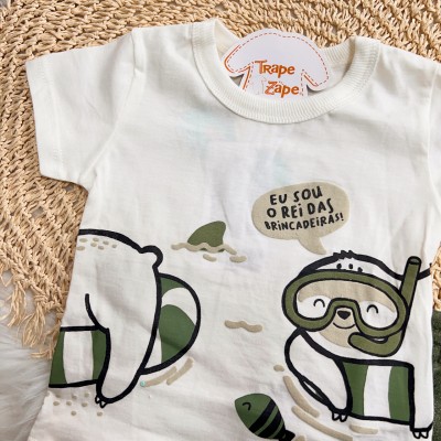 Conj. Camiseta Eu sou o Rei das Brincadeiras e Bermuda - Off White e Verde 