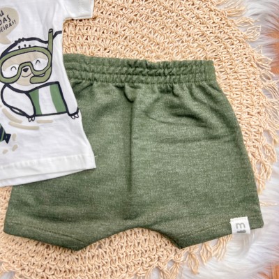 Conj. Camiseta Eu sou o Rei das Brincadeiras e Bermuda - Off White e Verde 