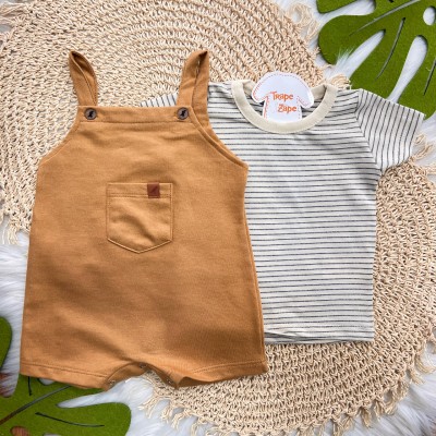 Conj. Blusa Manga Curta Listrada e Jardineira Curta em Moletinho - Marrom