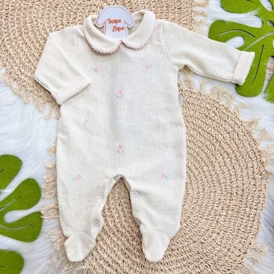  Macacão Tricotil com Gola e Bordado - Linho Mini Flores