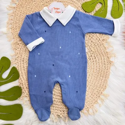 Macacão Tricotil (Tricot 100% Algodão) com Gola e Bordado - Azul Jeans Bolinhas