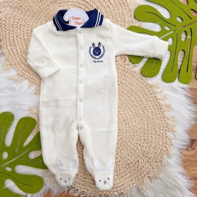 Macacão Coelhinho em Plush com Gola Polo - Off White e Marinho