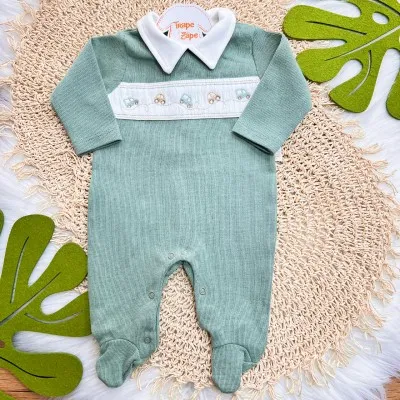  Macacão Tricotil (Tricot 100% Algodão) com Gola e Bordado - Verde Carrinhos