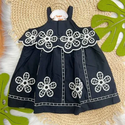 Vestido com Flores em Lese Bordado - Preto e Branco