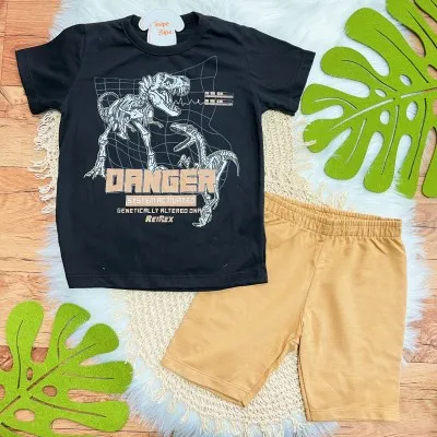 Conj. Camiseta Danger e Bermuda em Moletinho - Preto e Caramelo