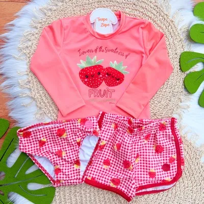 Linha Praia - Conj. Blusa Manga LongaFruit, Short e Calcinha com Proteção UV50+ - Vermelho