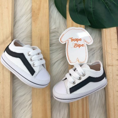 Tenis street com cadarço- Branco e preto