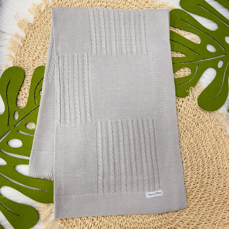 Manta de linha Quadrada e Trança Cinza