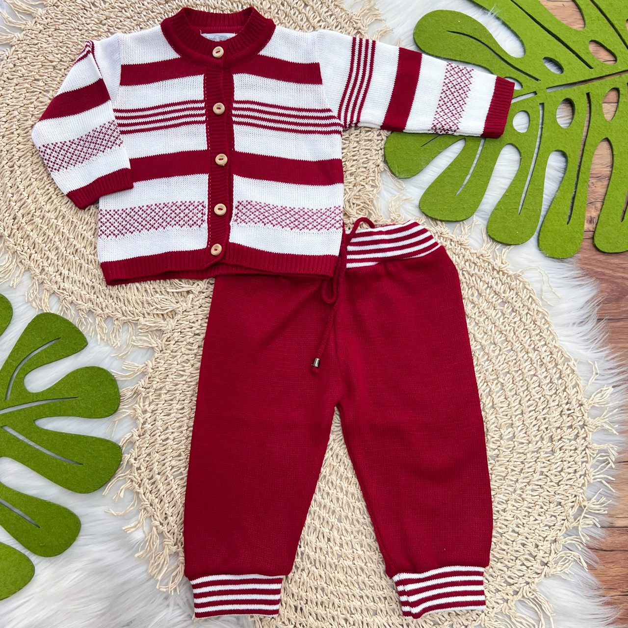 Conj de linha vermelho listrado e calça lisa
