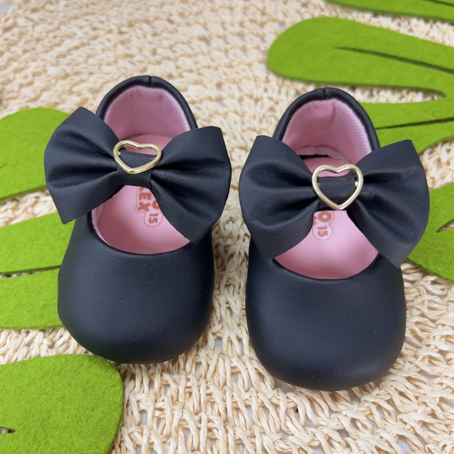  Sapato Boneca - Preto com Laço e Coração Frontal